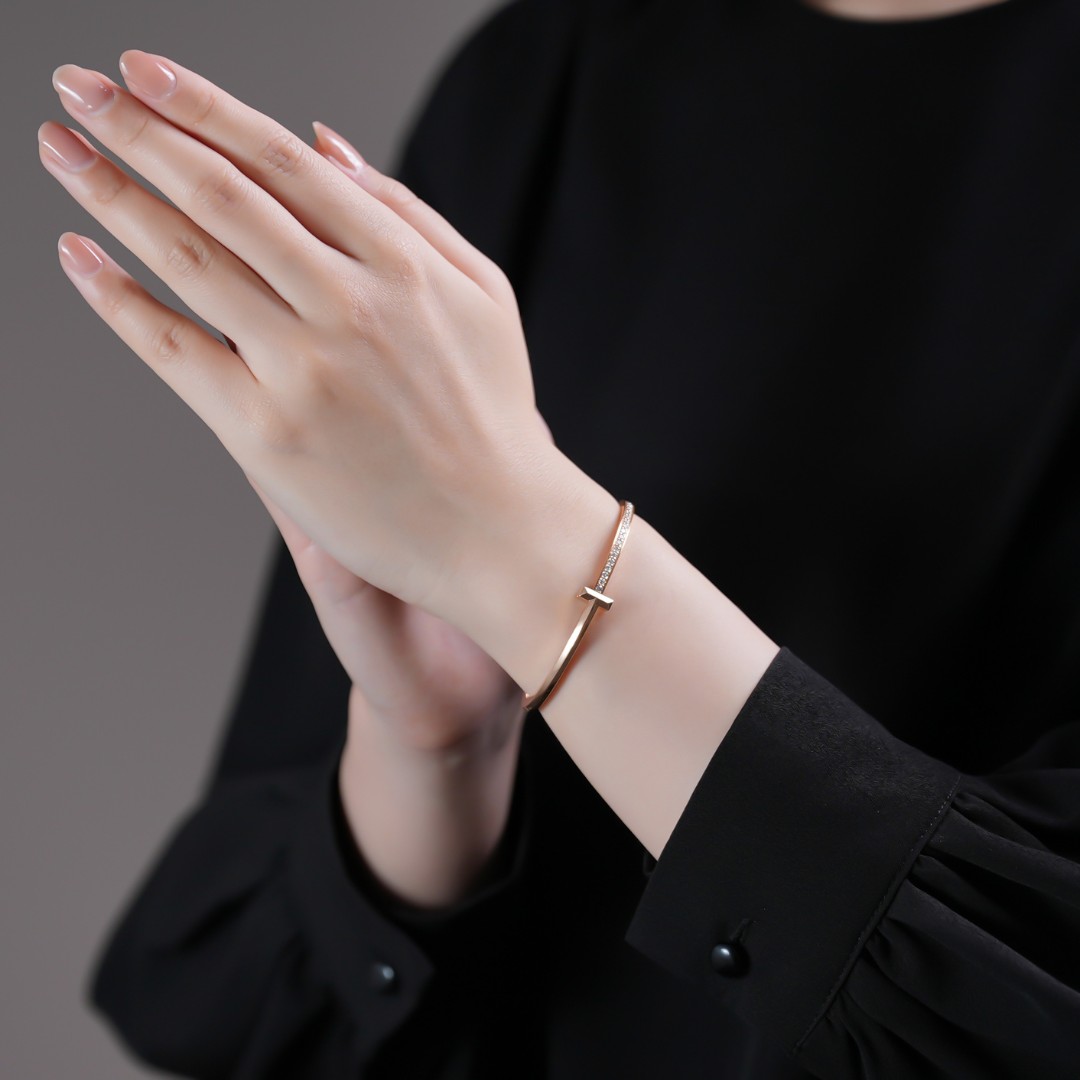 TIFFANY & Co. ティファニー T ワン ナロー ヒンジ バングル ローズゴールド（ピンクゴールド） ダイヤモンド136 61 68315786