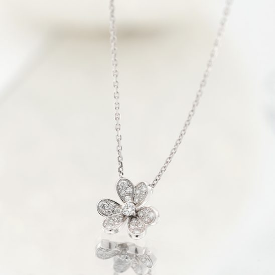 Van Cleef & Arpels ヴァン クリーフ&アーペル フリヴォル ペンダント ネックレス ミニモデル ホワイトゴールド ダイヤモンド VCARP3W300