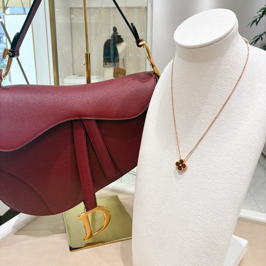 CHRISTIAN DIOR クリスチャン ディオール サドルバッグ バーガンディー　Van Cleef & Arpels ヴァン クリーフ&アーペル アルハンブラ ヴィンテージアルハンブラ ネックレス 2017年 クリスマス限定 ピンクゴールド ブルズアイ ダイヤモンド VCARPOMV00