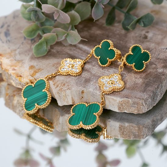 Van Cleef & Arpels ヴァン クリーフ&アーペル アルハンブラ マジック アルハンブラ イヤリング ピアス 3モチーフ イエローゴールド ダイヤモンド マラカイト VCARO9II00