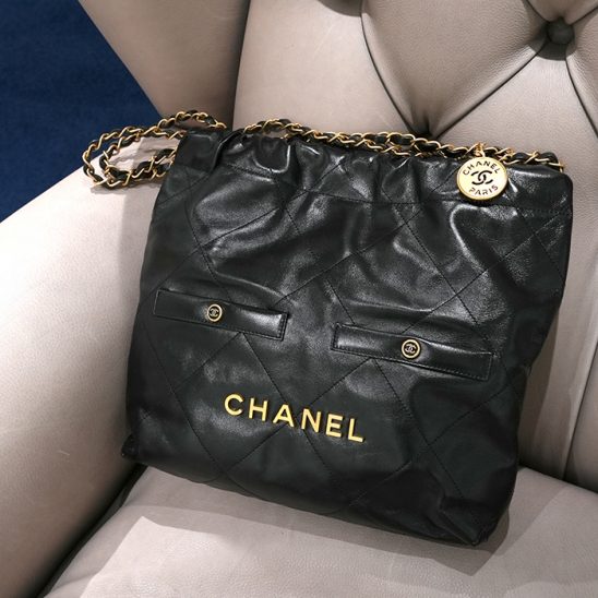 CHANEL シャネル シャネル22 スモール ハンドバッグ シャイニーカーフスキン ブラック AS3260 B17724