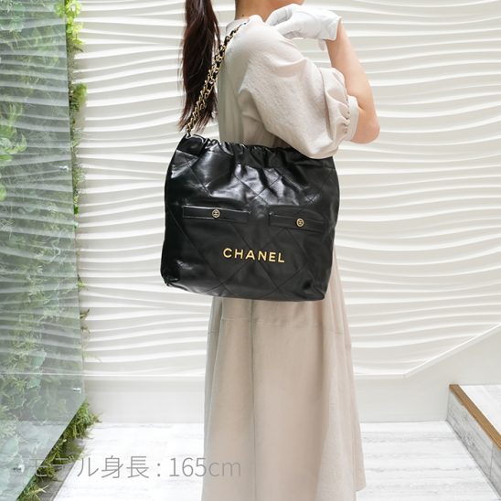 CHANEL シャネル シャネル22 スモール ハンドバッグ シャイニーカーフスキン ブラック AS3260 B17724