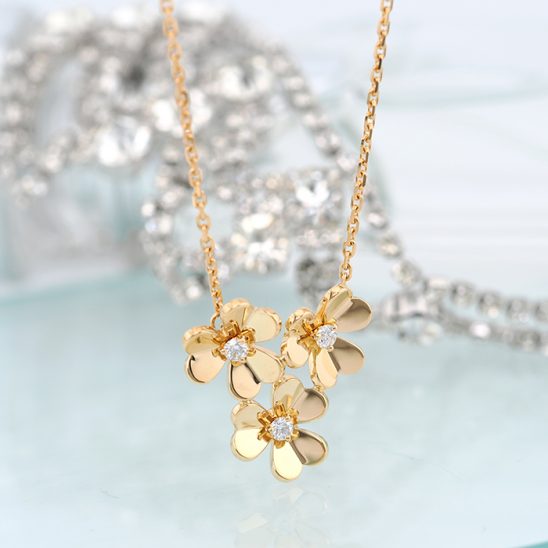 Van Cleef & Arpels ヴァン クリーフ&アーペル フリヴォル ペンダント ネックレス 3フラワー ミニモデル イエローゴールド ダイヤモンド VCARP2DU00