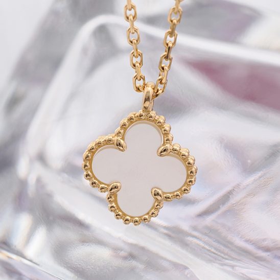 Van Cleef & Arpels ヴァン クリーフ&アーペル アルハンブラ スウィート アルハンブラ ペンダント イエローゴールド マザーオブパール VCARF69100