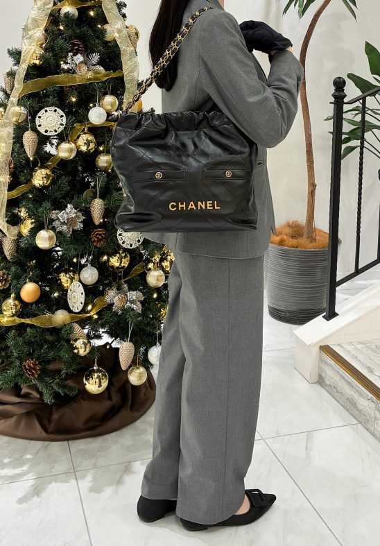 CHANEL シャネル シャネル22 スモール ハンドバッグ シャイニーカーフスキン ブラック AS3260 B17724