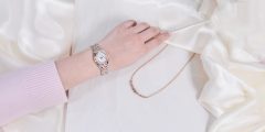 【大人のバレンタイン】肌に溶け込むピンクゴールド。自分を愛でる、一生ものの輝き。