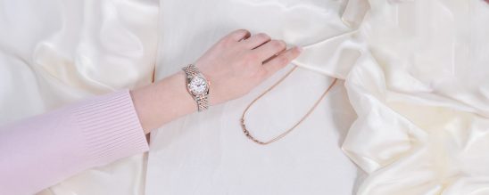 【大人のバレンタイン】肌に溶け込むピンクゴールド。自分を愛でる、一生ものの輝き。