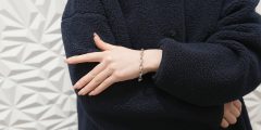 冬の装いに「地金ジュエリー」が効く理由と選び方
