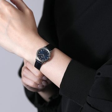 カルティエ、エルメス、ショパール…憧れブランドで選ぶ「春の革ベルト腕時計」ガイド