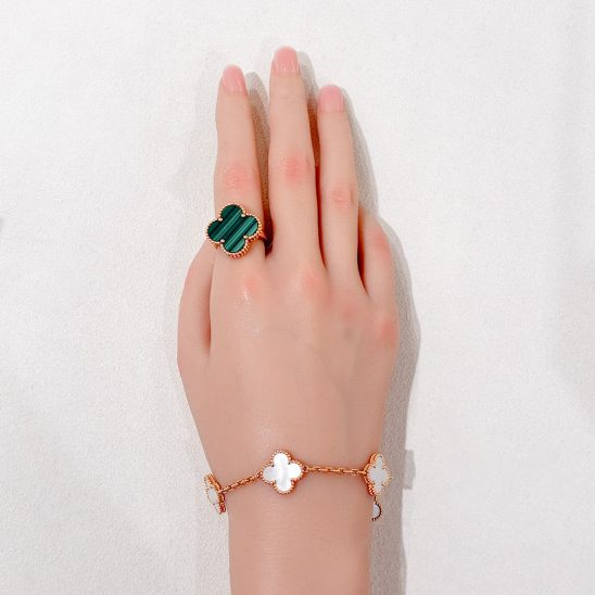 Van Cleef & Arpels ヴァン クリーフ&アーペル アルハンブラ マジック アルハンブラ リング イエローゴールド マラカイト 9号 VCAR03AV00