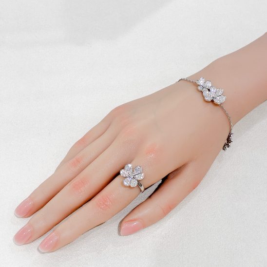 Van Cleef & Arpels ヴァン クリーフ&アーペル フリヴォル リング 1フラワー ホワイトゴールド ダイヤモンド 10号 VCARD31600