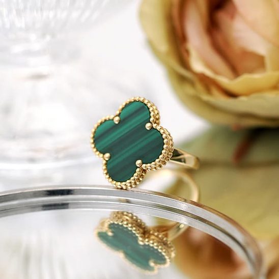 Van Cleef & Arpels ヴァン クリーフ&アーペル アルハンブラ マジック アルハンブラ リング イエローゴールド マラカイト 9号 VCAR03AV00
