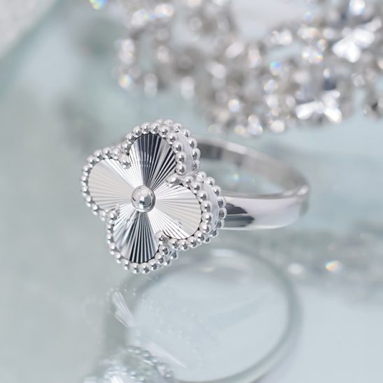 Van Cleef & Arpels ヴァン クリーフ&アーペル アルハンブラ ヴィンテージ アルハンブラ リング ホワイトゴールド 12号 VCARP9XI00