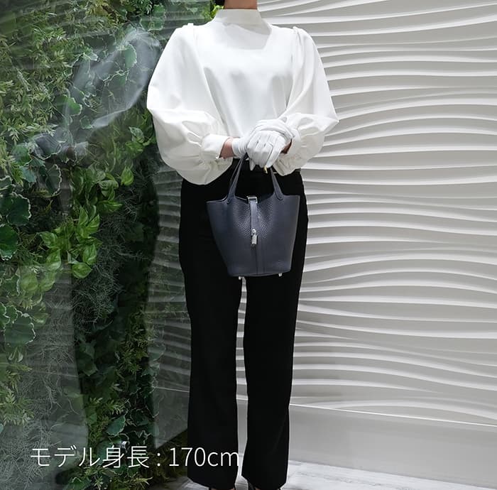 HERMES エルメス ピコタン ロックPM トリヨンクレマンス ブルーニュイ シルバー金具_着用画像