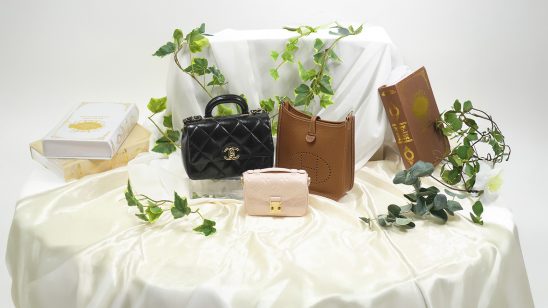 秋冬コーデを軽やかに魅せる｜CHANEL・LOUIS VUITTON・HERMÈSの「小さめバッグ」3選